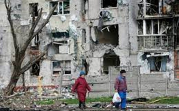 Guerre en Ukraine: l'invasion ne fait que commencer, alerte Volodymyr Zelensky