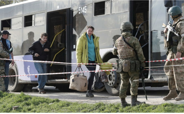 Guerre en Ukraine: Zelensky annonce l'évacuation d'une centaine de civils de l'usine Azovstal