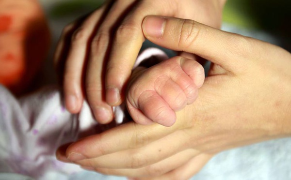 Argentine: le congé paternité pourrait passer de 2 à 90 jours