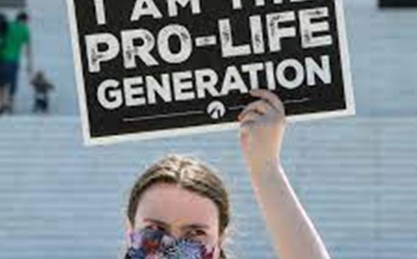 Droit à l'avortement menacé aux États-Unis : l'Oklahoma durcit sa loi, les Américains se mobilisent