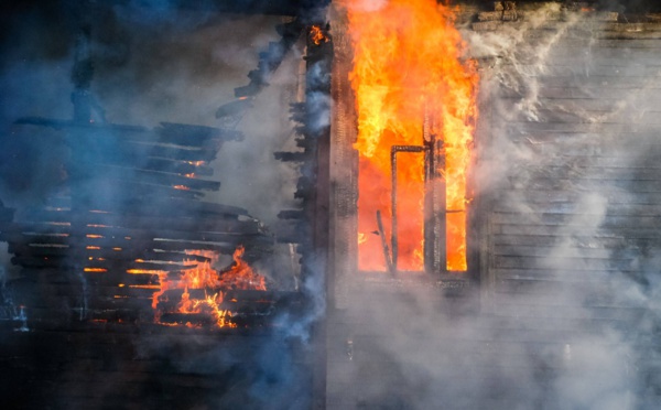 Incendies en Sibérie: environ 200 bâtiments en feu, des morts (autorités locales)