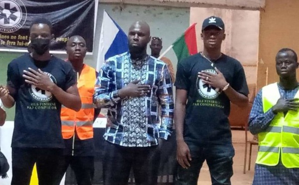 Burkina : Kemi Séba expulse la correspondante de TV5 d’une salle où il tenait une rencontre