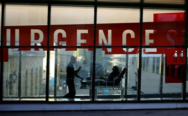 Hôpital en France: au moins 120 services d'urgence en détresse