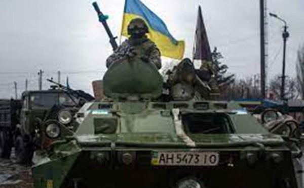 Guerre en Ukraine: l'armée russe entend «tout détruire dans le Donbass», affirme Zelensky