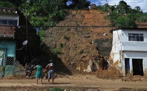 Pluies torrentielles au Brésil: le bilan monte à 100 morts