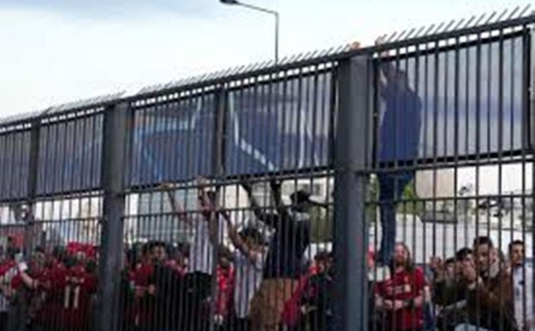 Chaos au Stade de France : "les choses auraient pu être mieux organisées", reconnaît Darmanin