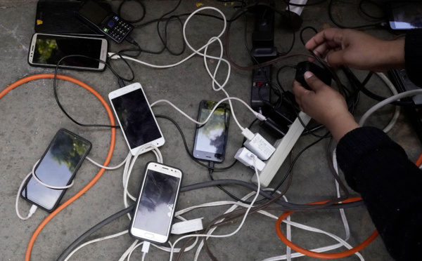 L'Union européenne va imposer un chargeur unique pour les «smartphones»