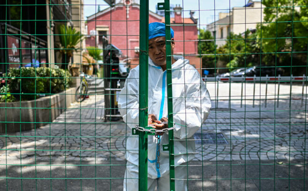 Covid-19 : Shanghai recommence à confiner et à dépister en masse