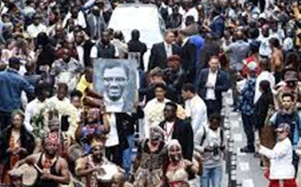 Le cercueil de Patrice Lumumba défile dans les rues de Bruxelles