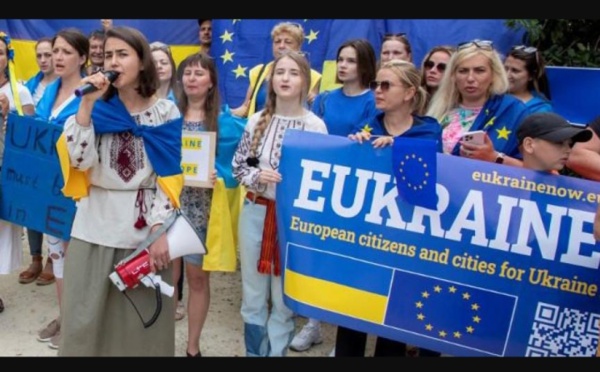 Les Vingt-Sept accordent à l'Ukraine et la Moldavie le statut de candidat à l'UE