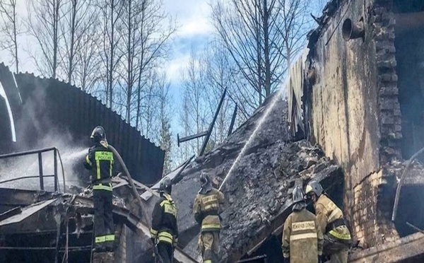 Guerre en Ukraine: un immeuble de la ville de Chasiv Yar touché par des tirs de roquettes, plusieurs victimes
