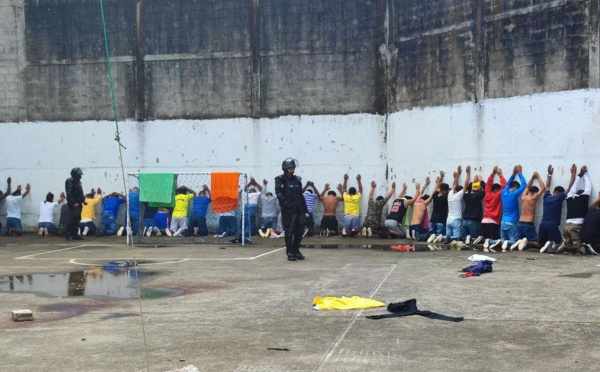 En Équateur, 13 détenus décèdent lors d’une rixe dans une prison