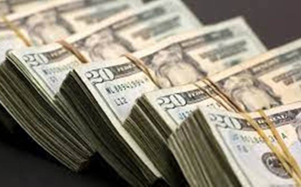 Cuba: le gouvernement va acheter des dollars au taux du marché noir