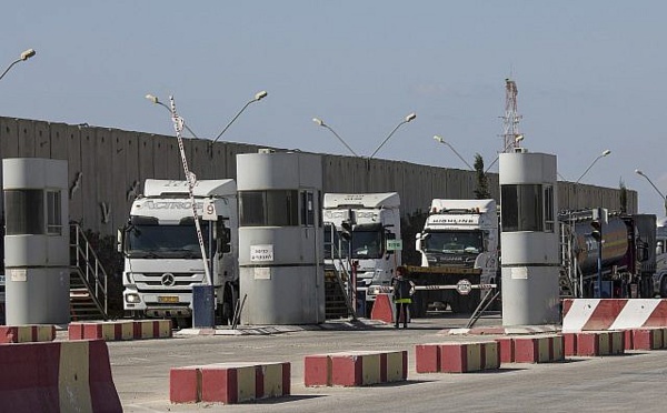 Gaza: Israël rouvre la frontière, entrée de camions de carburant
