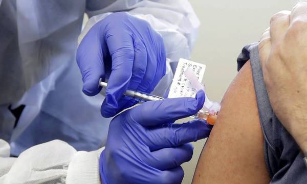 Covid-19: l'EMA pourrait approuver à l'automne un vaccin Pfizer ciblant des sous-variants d'Omicron