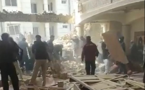 Pakistan: plusieurs morts dans une explosion à l'intérieur d'une mosquée de Peshawar