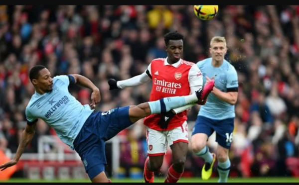 Premier League : Brentford tient tête à Arsenal, Tottenham sombre à Leicester