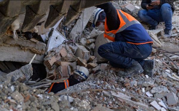 Tremblement de terre en Turquie: trois survivants retrouvés 13 jours après la catastrophe (médias)