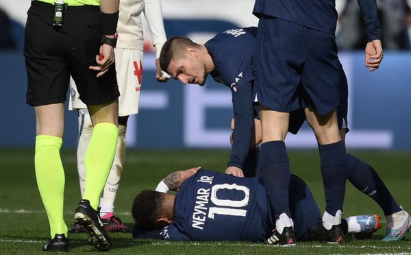 Foot: Neymar souffre d'une entorse de la cheville avec "lésions ligamentaires" (PSG)