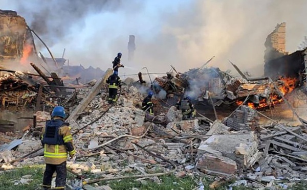 Ukraine: plusieurs morts dans une frappe russe sur un immeuble d'habitation à Zaporijjia