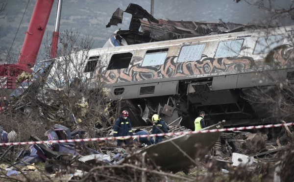 Collision de trains en Grèce: de «sérieux» manquements dans la sécurité, selon le régulateur des chemins de fer