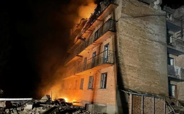 Un drone russe cible un lycée près de Kiev: au moins trois morts