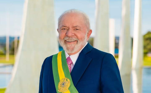 Brésil: atteint d'une pneumonie, Lula reporte sine die son voyage en Chine