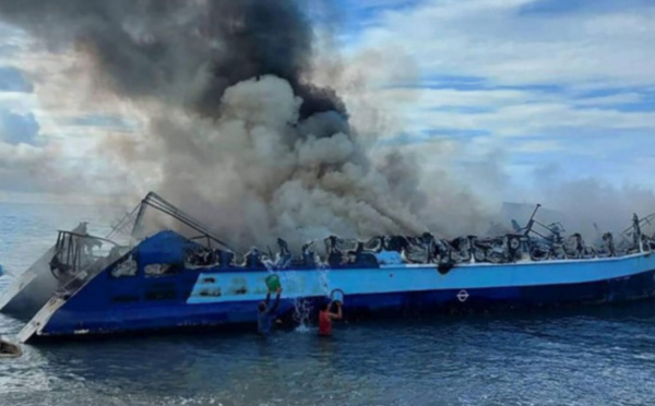 Philippines: 31 morts dans l'incendie d'un ferry, selon un nouveau bilan, disent les autorités