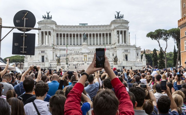 Italie: les autorités bloquent le robot ChatGPT pour non respect des données personnelles
