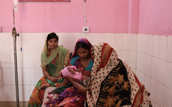 La planification familiale, nouvel enjeu de l'Inde désormais pays le plus peuplé du monde