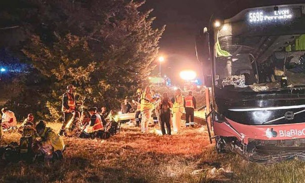 Vaucluse : un homme armé s'attaque à des gendarmes en criant "Allah akbar" et aurait provoqué l'accident d'un car sur l'A7