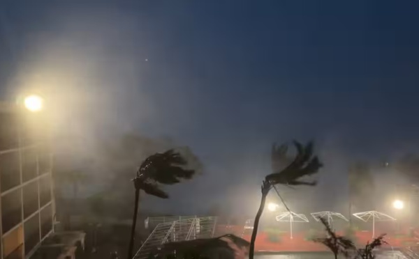 Le typhon Mawar passe près des côtes de Guam et se dirige vers les Philippines