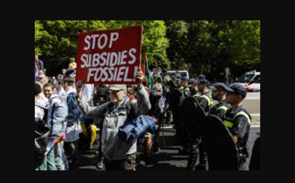 Pays-bas: plus de 1500 personnes interpellées lors d'une manifestation pour le climat