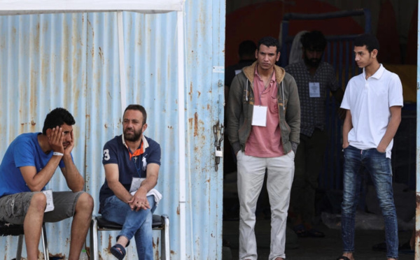 Grèce: les recherches continuent après le naufrage d'une embarcation de migrants