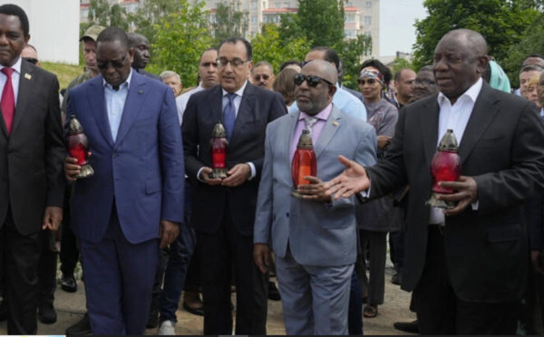 Ukraine: la médiation africaine visite Boutcha et Kiev malgré une «pluie» de missiles russes