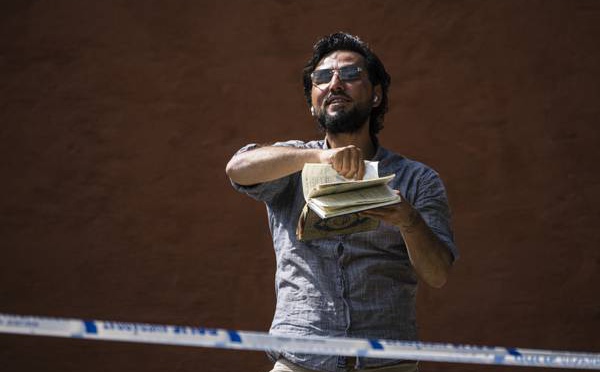 Stockholm : un homme brûle un Coran devant une mosquée