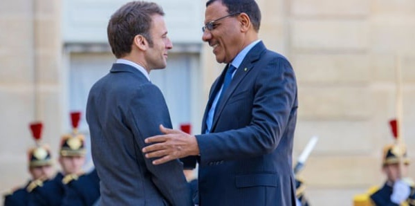 Situation tendue au Niger: Macron s'est entretenu avec Bazoum, qui dit être «en bonne santé»