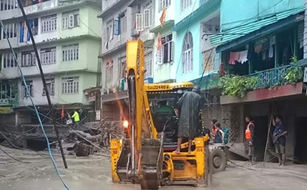 Inde: il y a au moins 10 morts et 82 disparus dans le débordement d'un lac himalayen