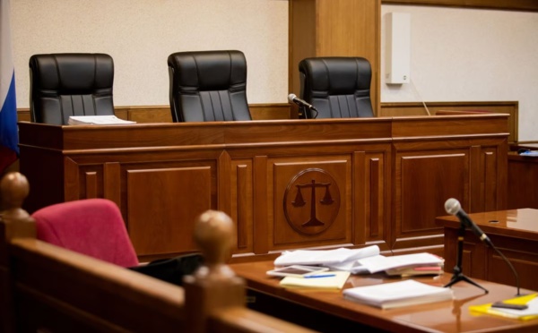 Un tribunal russe examine vendredi une demande d'incarcération d'une journaliste russo-américaine