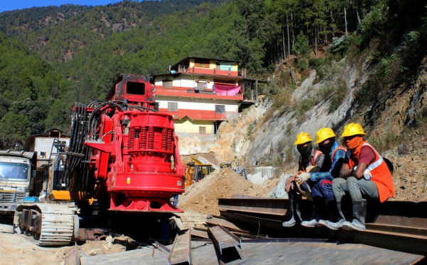 Inde : l'armée envoie de nouveaux équipements pour libérer les 41 ouvriers bloqués dans un tunnel