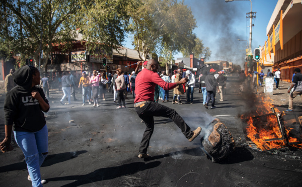 Afrique du Sud: sept criminels présumés brûlés vifs par une foule