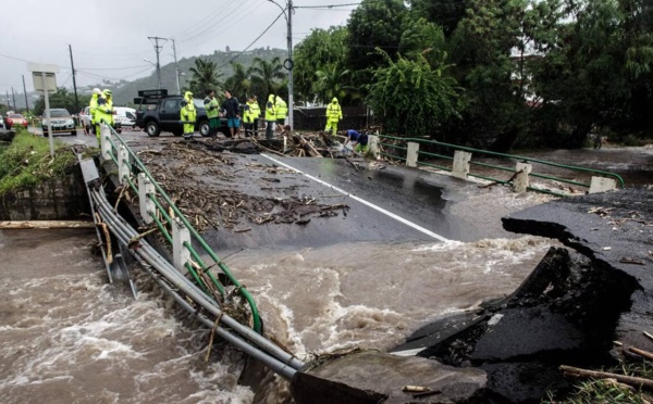 Intempéries en Polynésie française: des ponts emportés et des centaines de maisons inondées