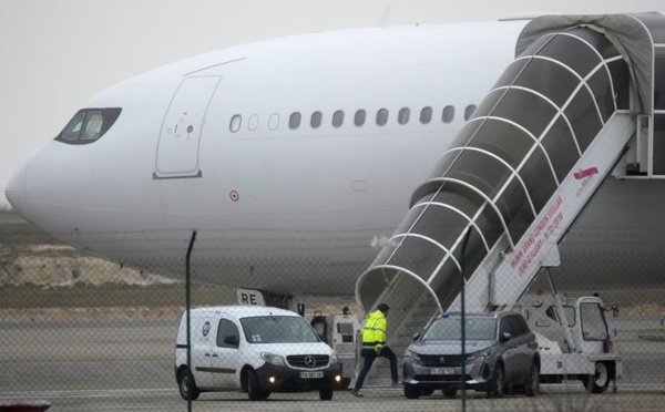 Avion transportant des indiens bloqué en France: deux passagers présentés à un juge en vue