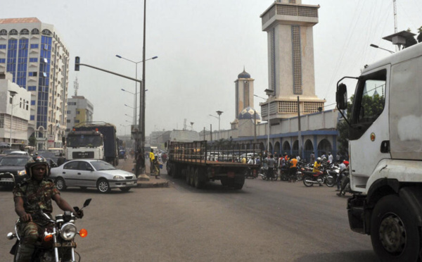 Au Bénin, le personnel du groupe de presse La Gazette du Golfe a lancé un cri d'alarme, vendredi 29 décembre, à Cotonou, pour demander la levée de la mesure de suspension qui frappe tous leurs médias (radio, télévision et journal papier). Cinq mois q