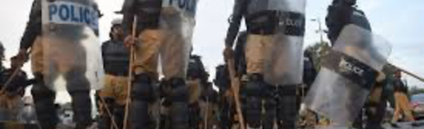 Pakistan: cinq policiers ont été tués par une bombe