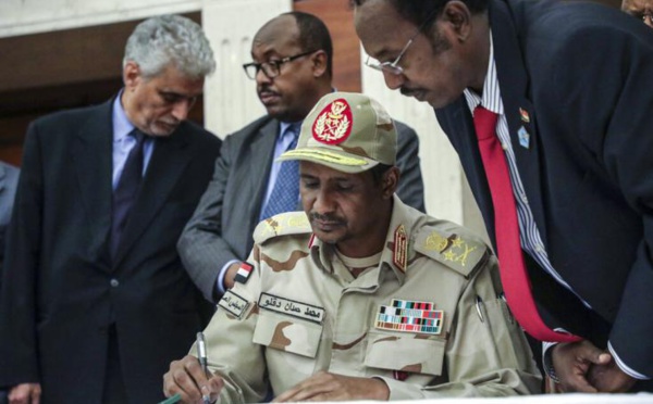 Soudan: le chef de l’armée pose ses conditions à un dialogue avec son rival à la tête des paramilitaires