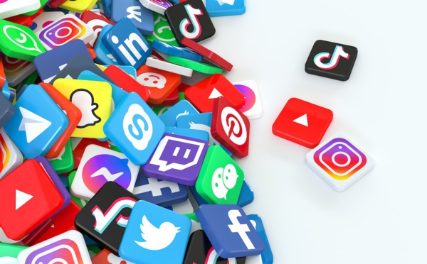 Inde: un service du ministère de l'Information autorisé à censurer les réseaux sociaux