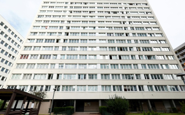 Paris : un homme défenestre ses deux enfants et se suicide