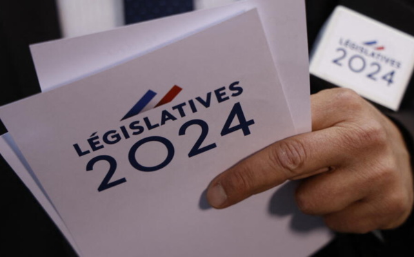 Législatives en France: la gauche en tête selon les premières estimations, devant les macronistes puis le RN