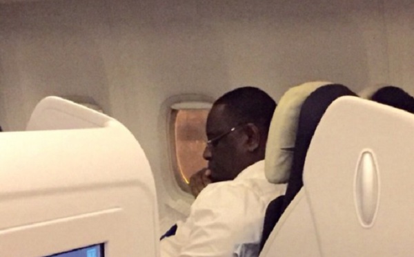 Macky Sall fait la revue de la presse.